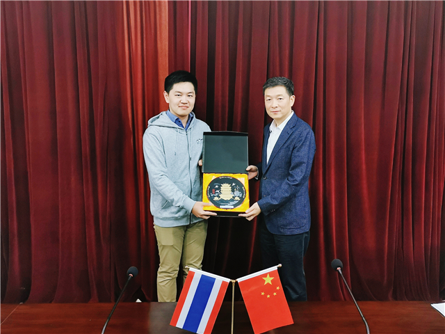 【湖北】【CRI原创】泰国青少年“一带一路”友好交流团访问武汉铁路职业技术学院