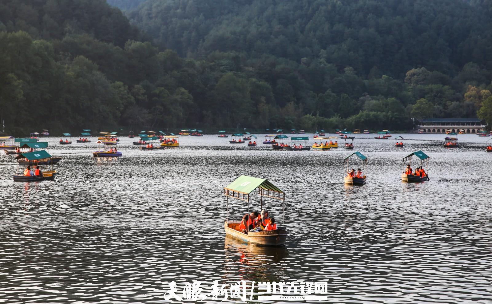 贵阳：踏秋赏景正当时