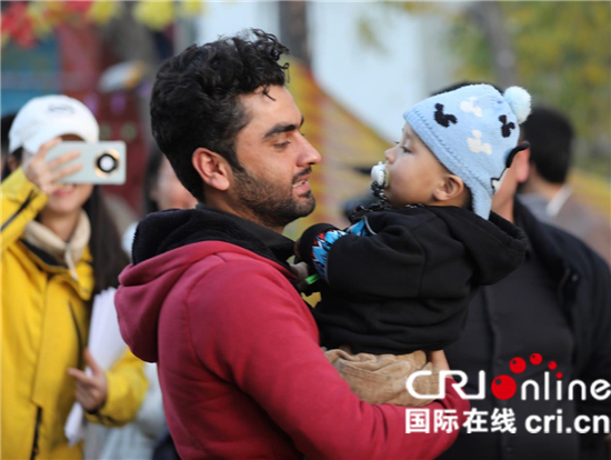 新疆乡村什么样？外国记者带你看_fororder_60e550610ef24df7aae1d6b7c65e82df