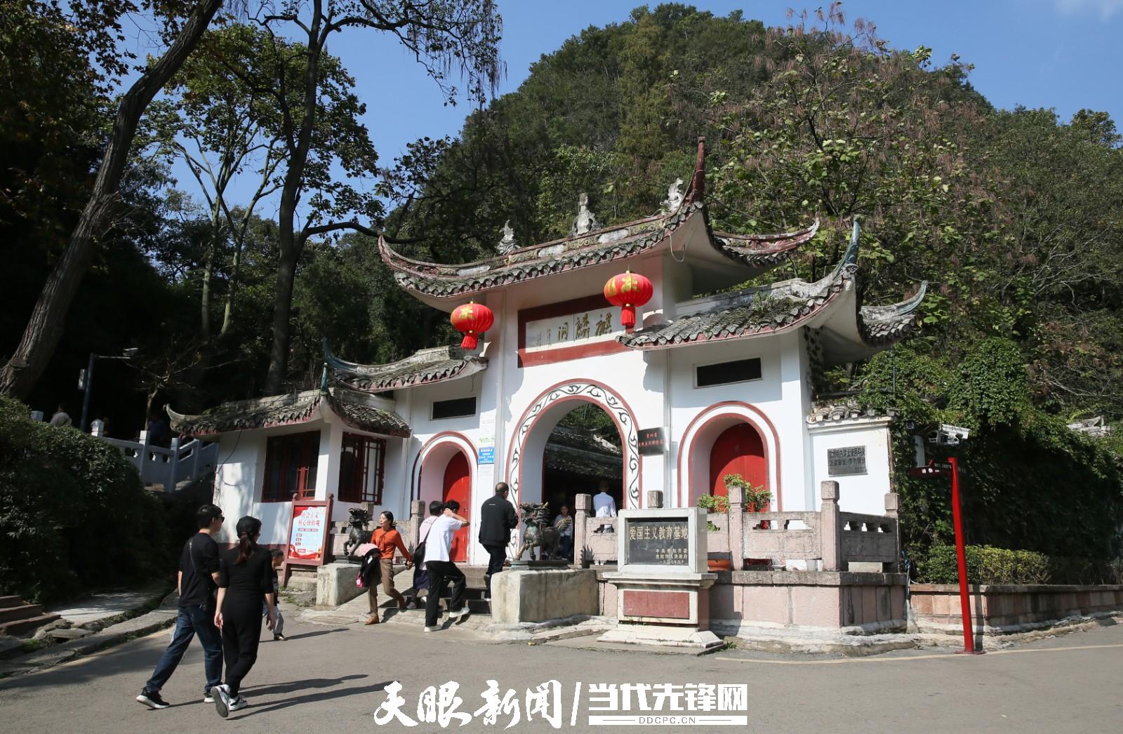 贵阳：踏秋赏景正当时
