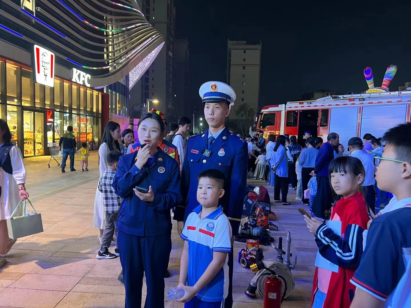 南昌安义县消防救援大队消防夜市直播助力“119”消防宣传月宣传_fororder_图片10