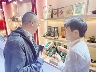 千年古观音禅寺银杏叶在进博会上有了“新生命”_fororder_微信图片_20231108085639