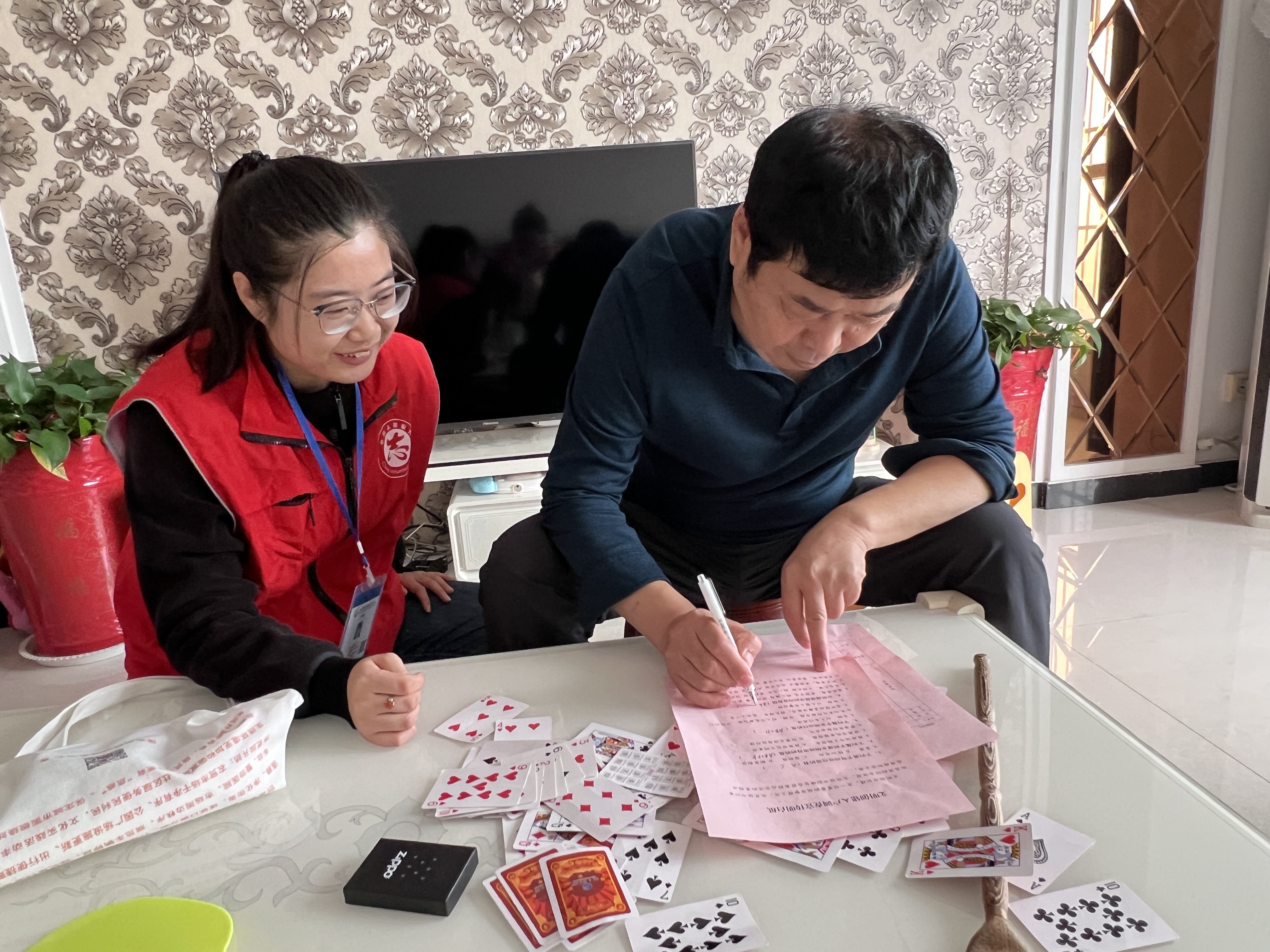 “红马甲”又来了 河北省涞水县志愿者服务侧记_fororder_微信图片_20231206152415