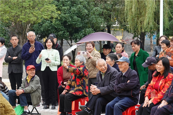 重庆:开州公安文艺小分队反诈宣传演出走进镇街_fororder_图片2