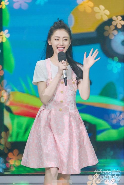 张天爱人美腿长 穿衣搭配也超有品
