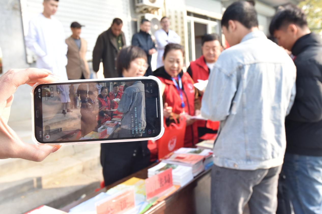 河北青县：文明实践“赶大集” 志愿服务暖民心_fororder_图片9