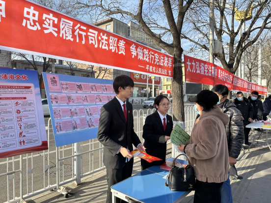 河北平泉开展多形式宪法周宣传活动_fororder_河北平泉开展多形式宪法周宣传活动526