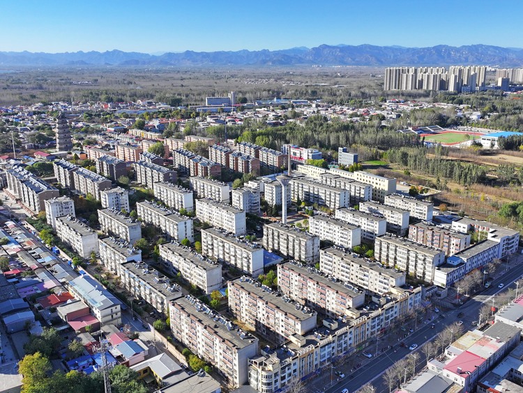 河北涿州：凝心聚力重建美好家园_fororder_恢复重建后的涿州市双塔街道天桥街社区永济秀园小区。熊华明摄