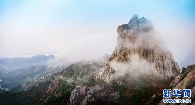 安徽天柱山：雨后云海 水墨画卷