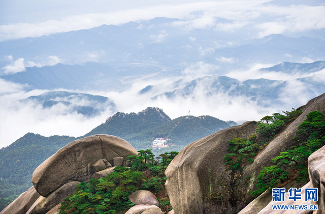安徽天柱山：雨后云海 水墨画卷