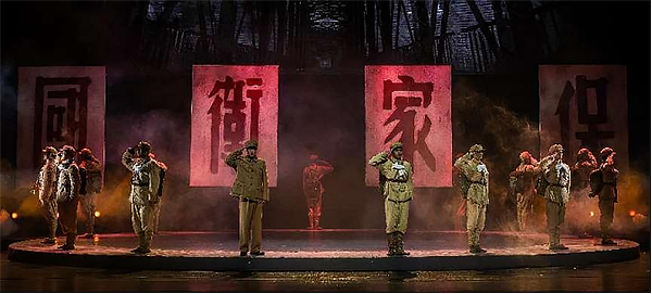 话剧《平凡英雄》蓉城展演 讲述普通人的家国情怀_fororder_未标题-1