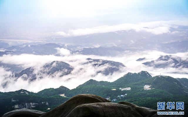 安徽天柱山：雨后云海 水墨画卷