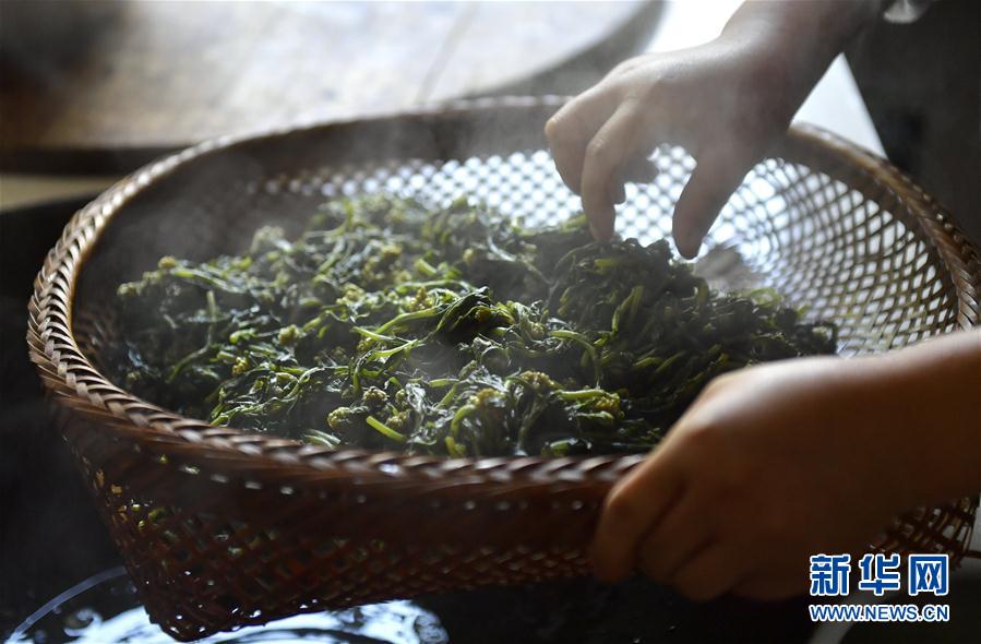 【美食健康图片 第一张做封面】【恩施州】湖北宣恩：花草搓揉出的土家美味