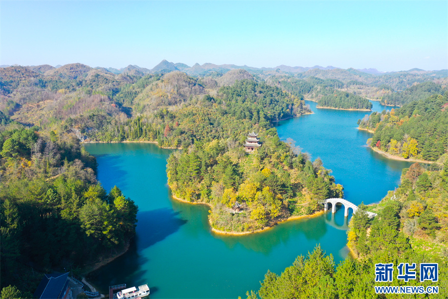 贵州长顺：冬日杜鹃湖美如画