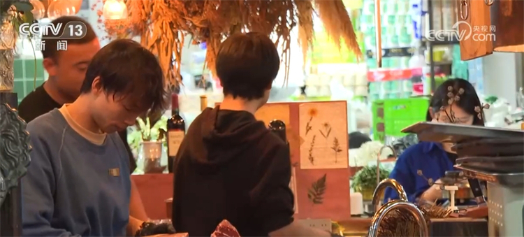 多地求新求变让百姓“菜篮子”拎出幸福感 “烟火气”中为城市发展添活力