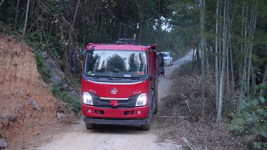 不畏崎岖 乘龙L3助力李老板解锁山区砂石运输难题_fororder_image002