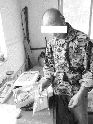 老人去“免费领袜子” 被拉进小店抢走500元(图)