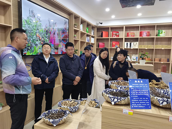 宜宾市翠屏区组织多家企业到凉山州雷波县开展农产品产销对接_fororder_ͼƬ1