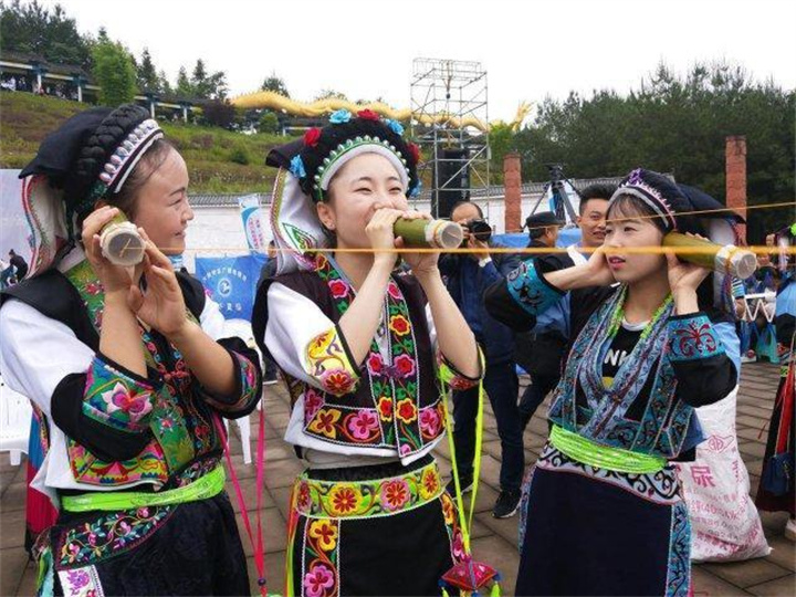 走进月亮河森林童话 打卡后山西苗故里