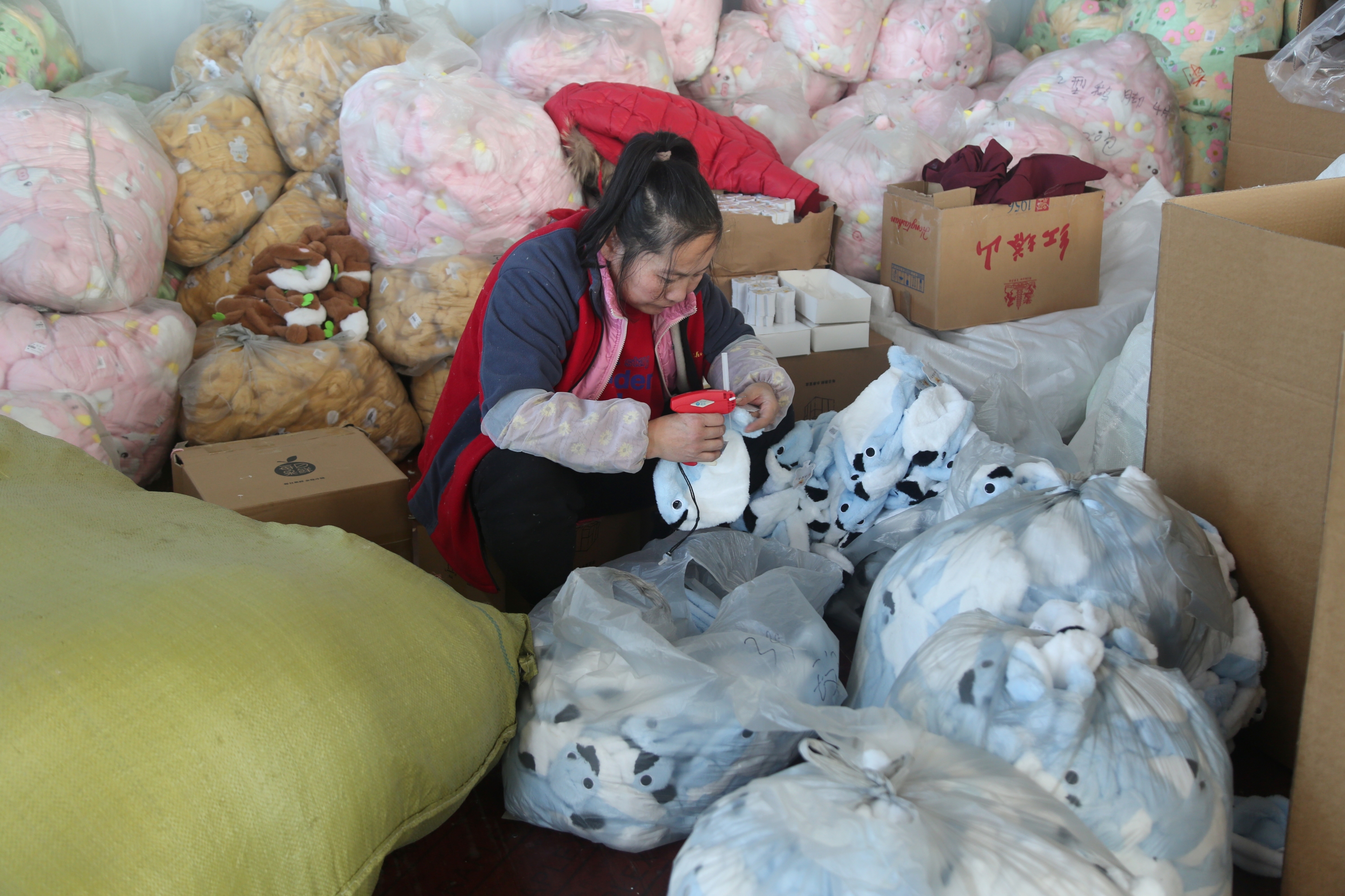 河北定兴：小玩具为乡村振兴注入新活力_fororder_002.JPG