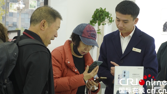“联通好服务 用心为客户”窗口服务为民承诺活动媒体行在贵阳举行_fororder_联通2