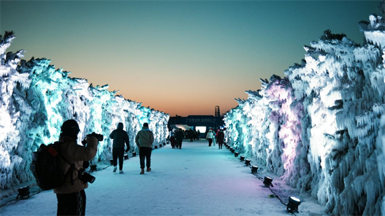 “长春北湖·秘境雪谷”暨“红旗杯”长春市首届职工冰雪运动会启幕_fororder_图片5