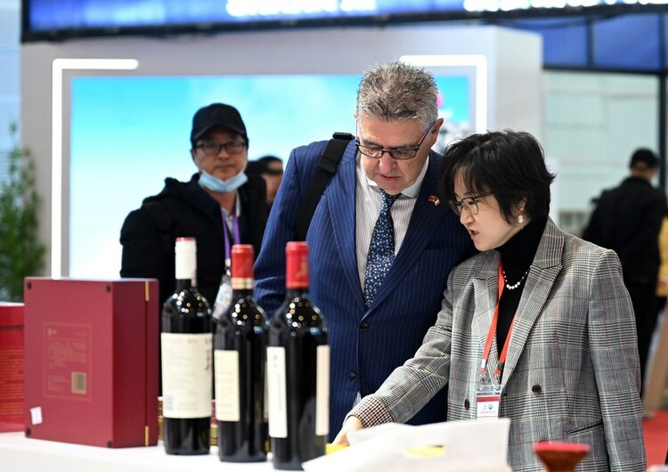 海外经贸人士期待与中国“交朋友、做生意”