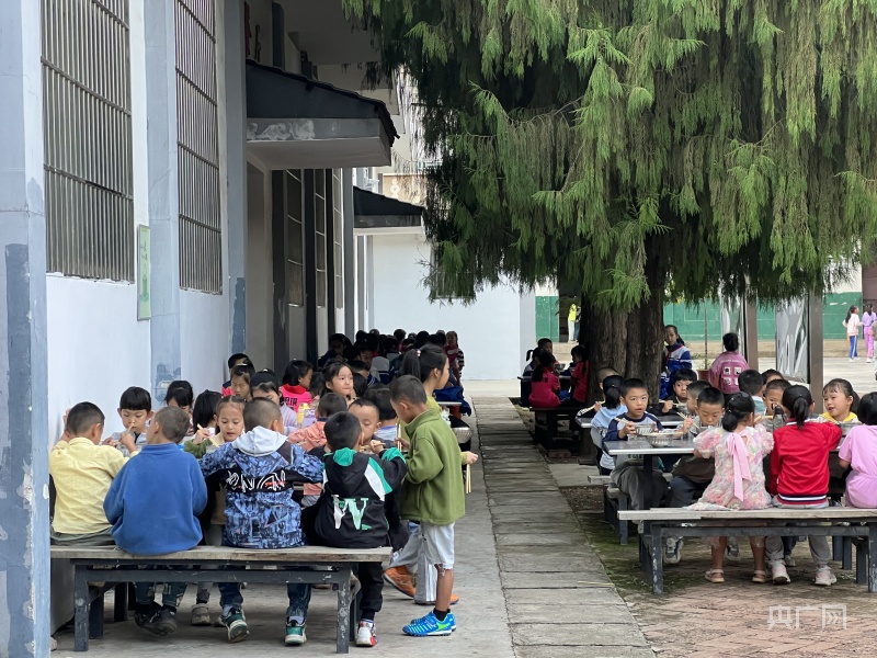 和美乡村探寻记 | 在“含球量”最高的山村小学里，闯出别样人生