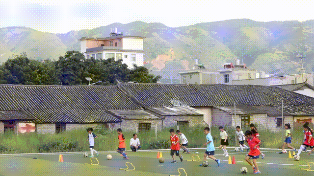 和美乡村探寻记 | 在“含球量”最高的山村小学里，闯出别样人生