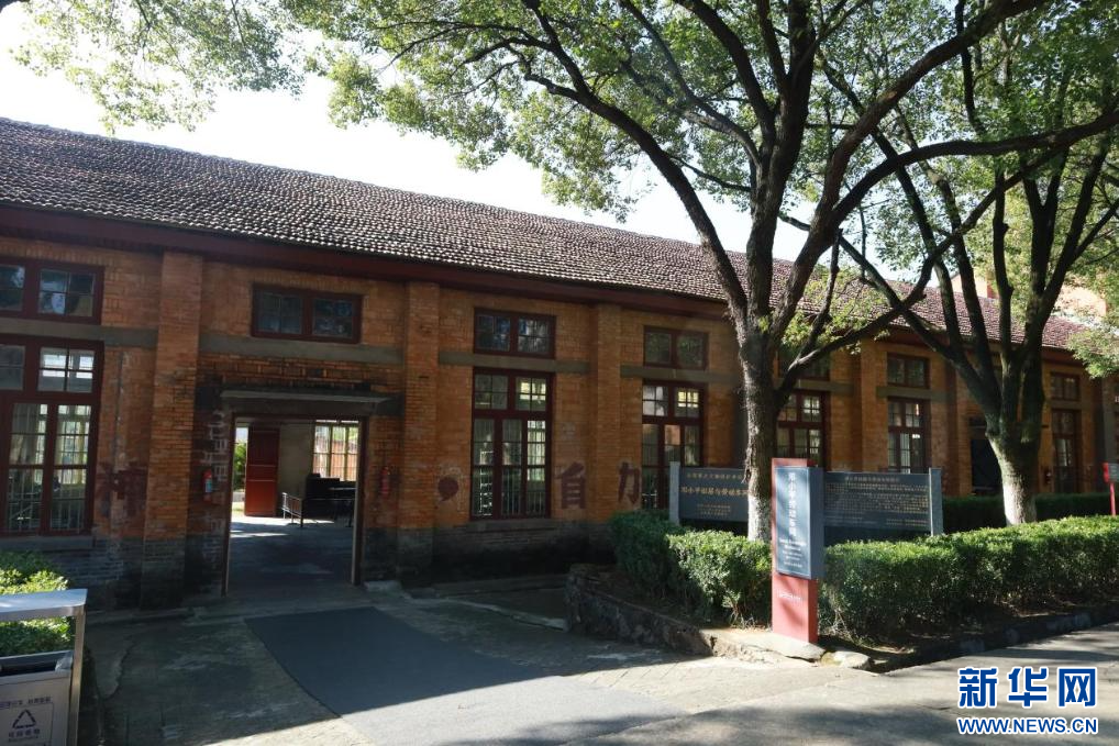传承奋斗精神 探访“小平小道陈列馆”