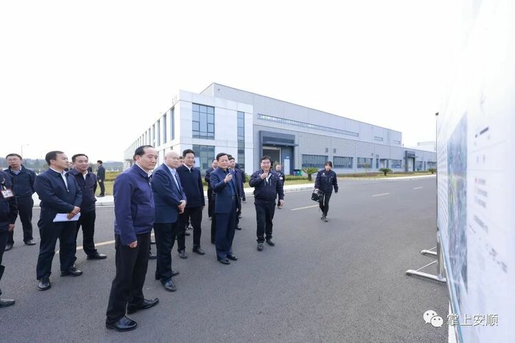 中国商飞公司党委书记、董事长贺东风到安顺考察