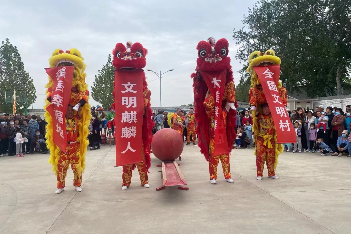 保定市徐水区：“沉浸式”宣讲入耳更入心_fororder_百姓在文化娱乐活动中感受文明乡风。刘军锋摄