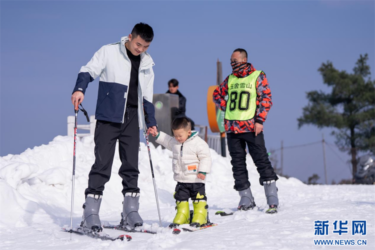 （中首）六盘水玉舍雪山滑雪场：尽享冰雪运动魅力-新华网