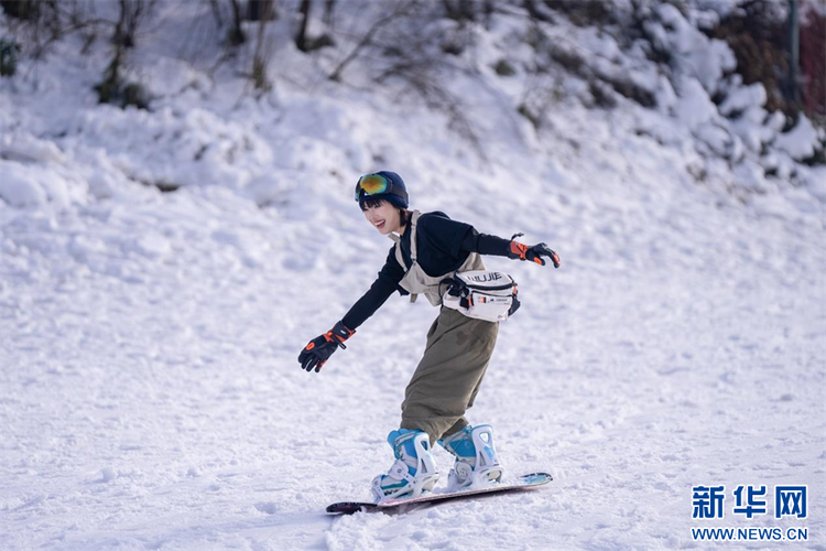 （中首）六盘水玉舍雪山滑雪场：尽享冰雪运动魅力-新华网