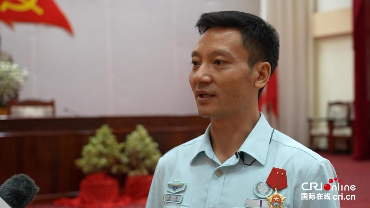 中国军队第九批援老医疗专家组获老挝国防部授勋_fororder_图片3