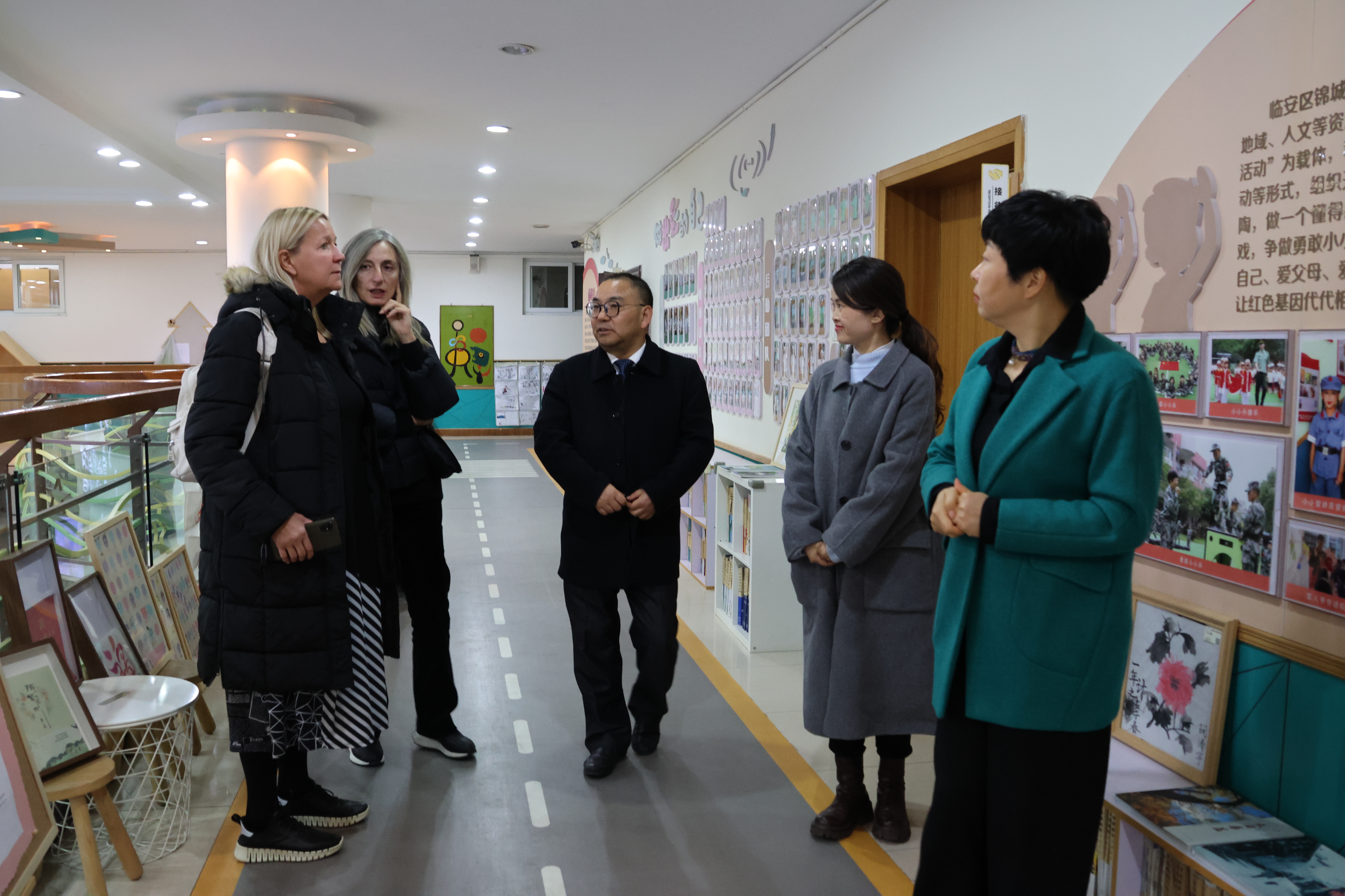 杭州市临安区锦城中心幼儿园接待塞尔维亚幼教同行来访_fororder_12132829831240