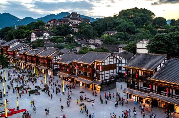 渝超联赛-重庆城市足球联赛赛程-直播比分入口双冠王泰安泰山城建队将出征永州 CMG群众足球邀请赛揭幕战1月18日泰安VS永州 CCTV5将现场直播