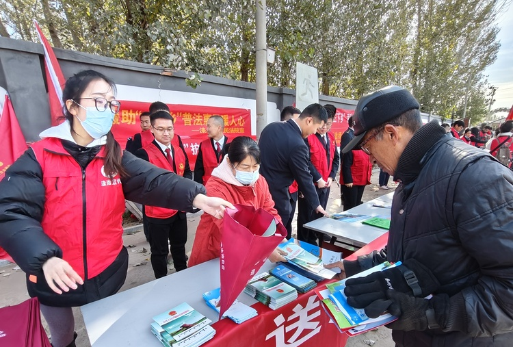 “红马甲”——保定市涞水县志愿者服务侧记_fororder_微信图片_20231206165445