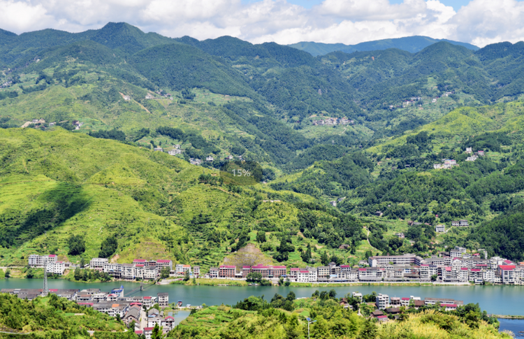 湖南新邵：移民村变身“打卡地”绘就美丽乡村新画卷_fororder_微信图片_20231213171034