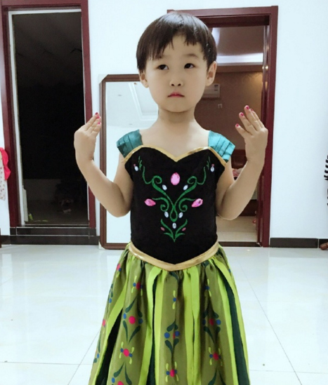 岳云鹏罕见晒女儿正面照 小姑娘脸圆圆长相似爹(图)