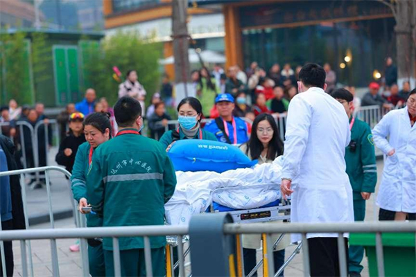 达州市中心医院为马拉松参赛选手健康保驾护航_fororder_未标题-1