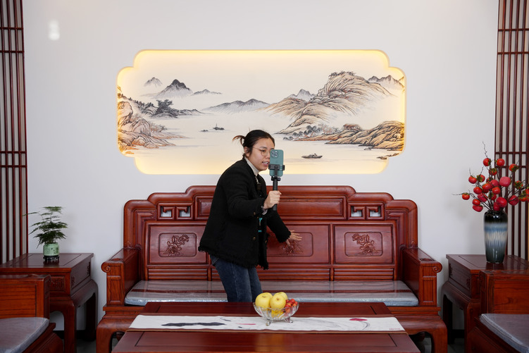 河北隆尧：红木家具带动家具产业“红红火火”_fororder_9.JPG