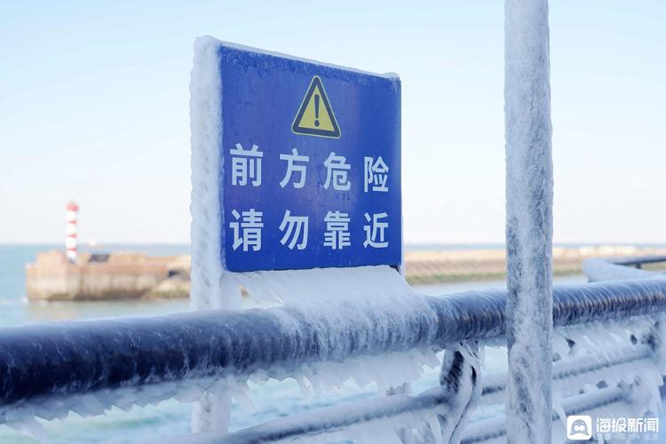 海浪被“冰封”！青岛海边再现“冰挂”奇观！