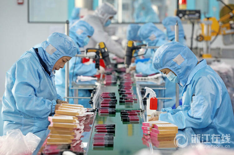 抢抓春节市场 企业赶订单_fororder_W020240115310123803390