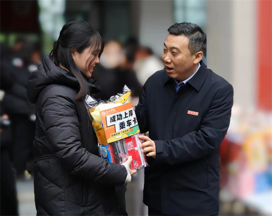 泰州学院开展2024届考研学生慰问活动_fororder_微信图片_20231217132856