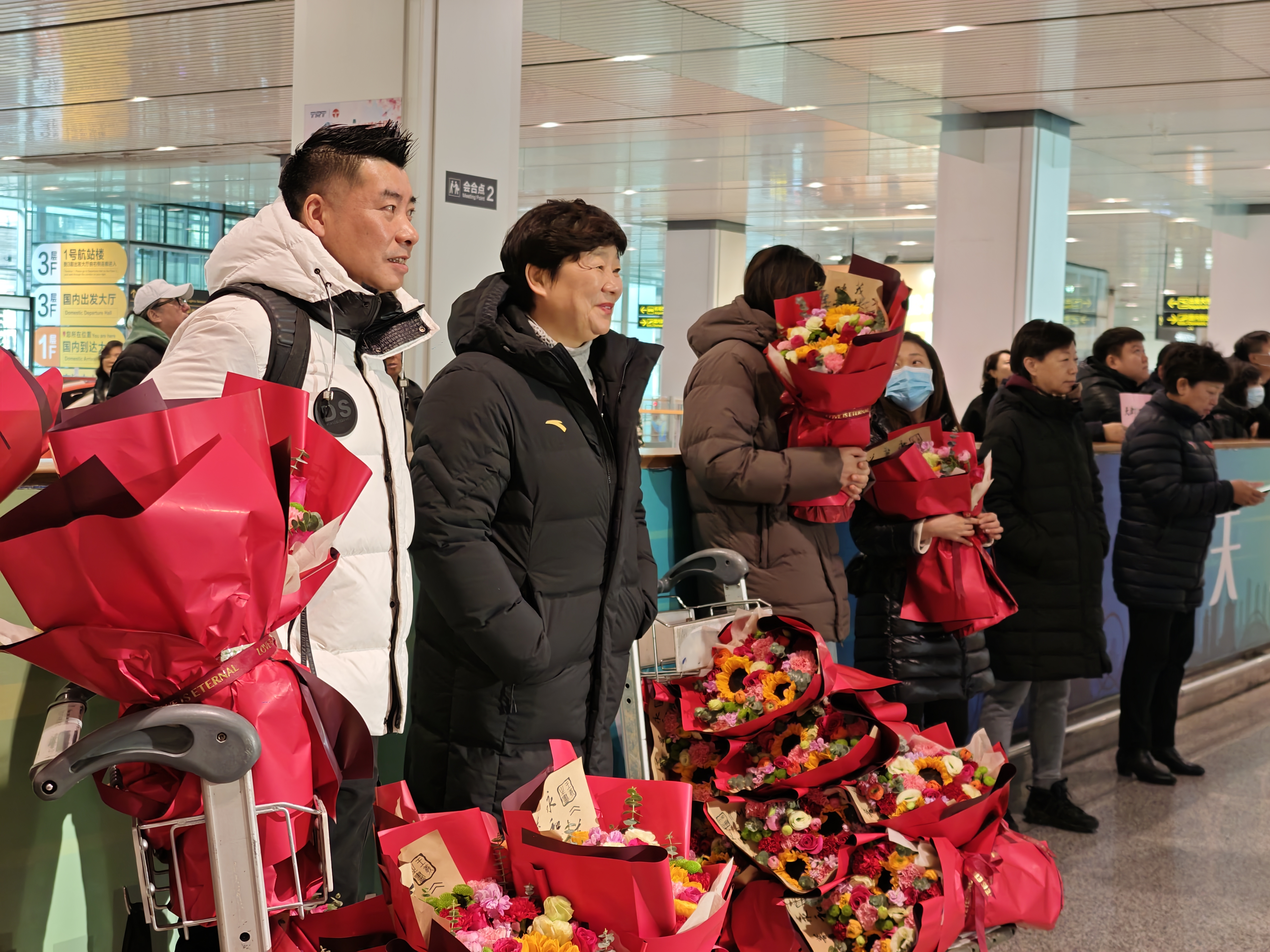 天津渤海银行女排载誉抵津 全力投入联赛备战_fororder_1