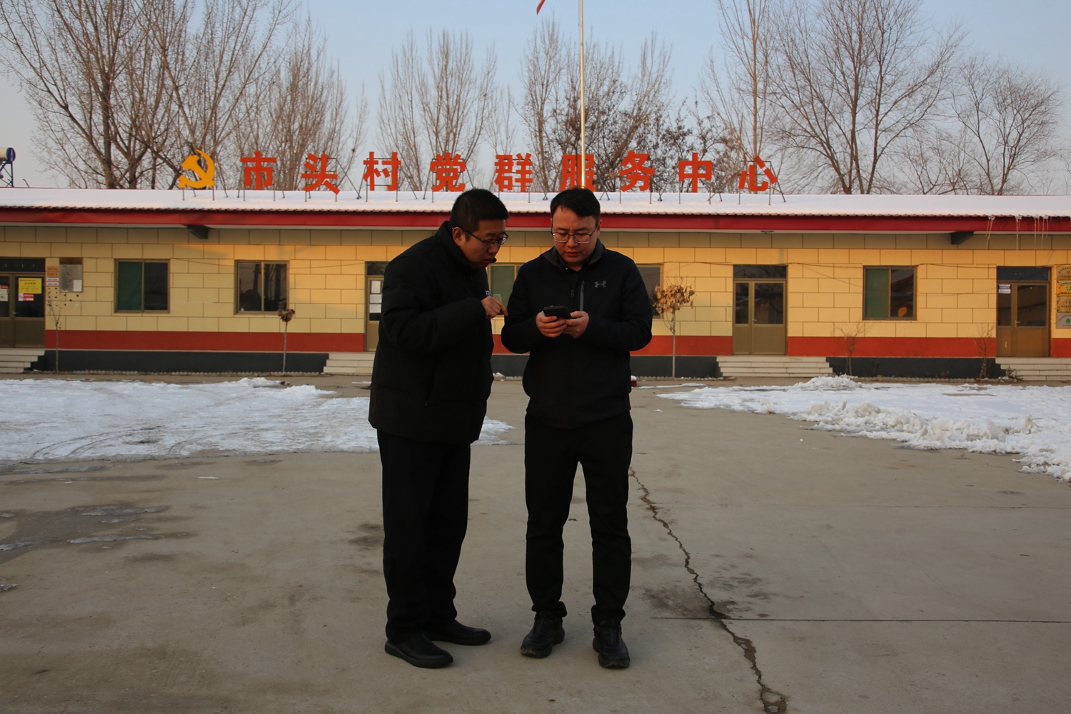 图片默认标题_fororder_满城区气象局通过新型农业主体微信服务群进行天气预报发布 摄影 李东辉.JPG