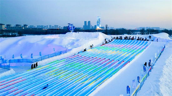 “长春北湖·秘境雪谷”暨“红旗杯”长春市首届职工冰雪运动会启幕_fororder_图片8