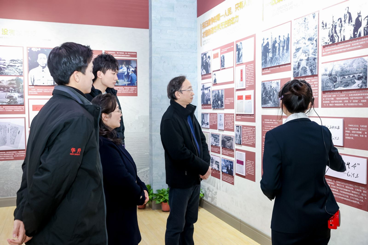 革命历史题材电影《出发》首映式在娄底举行_fororder_图片2