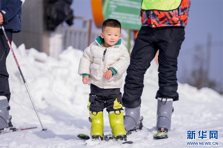 （中首）六盘水玉舍雪山滑雪场：尽享冰雪运动魅力-新华网